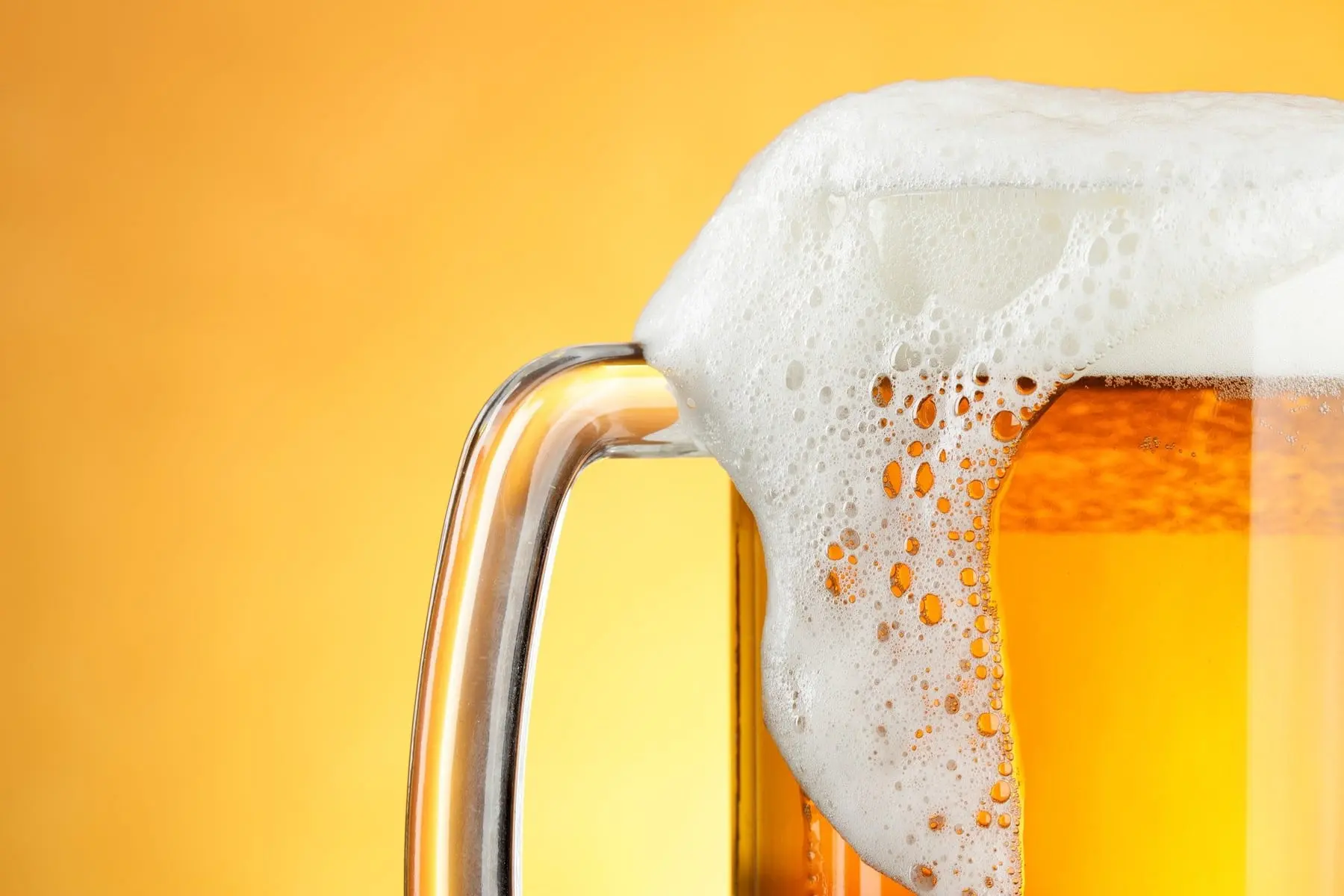 Bière pression débordante - Obiervin grossiste boissons